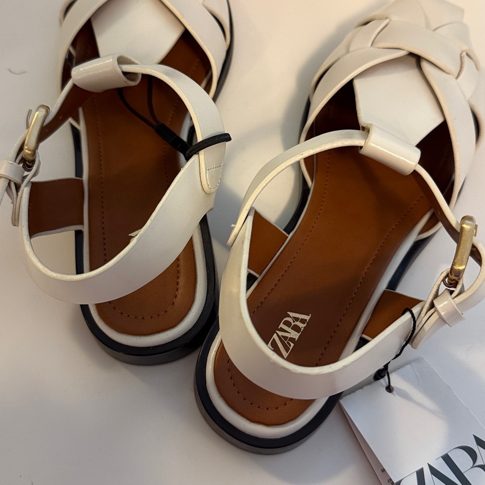 Zara Flats - Picture 3 of 4